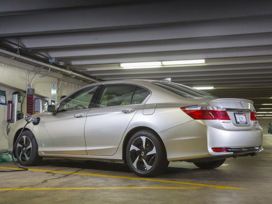  Honda Accord PHEV 2013 года  (фото 23 из 28)